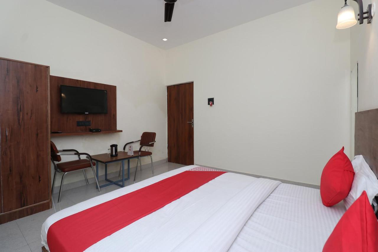 Oyo 28212 High Court View Hotell Allāhābād Junction Eksteriør bilde